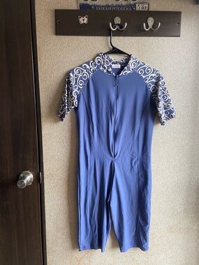 Rash guard UPF 50+ one piece sun protection swim suit 11-12 yr lion in the sun